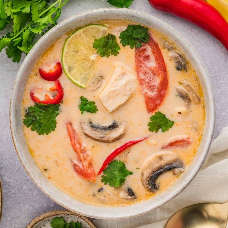 Tom Kha Gai (Soupe thaïlandaise au poulet et lait de coco)