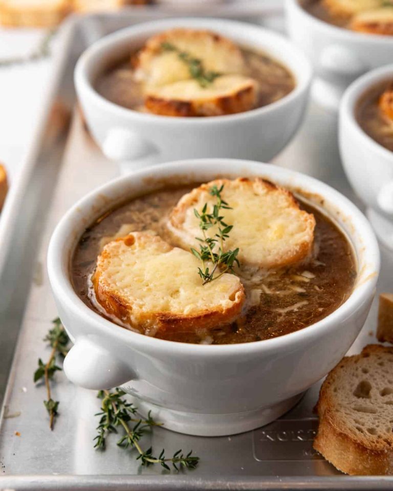 Soupe à l’oignon française maison – House of Nash Eats