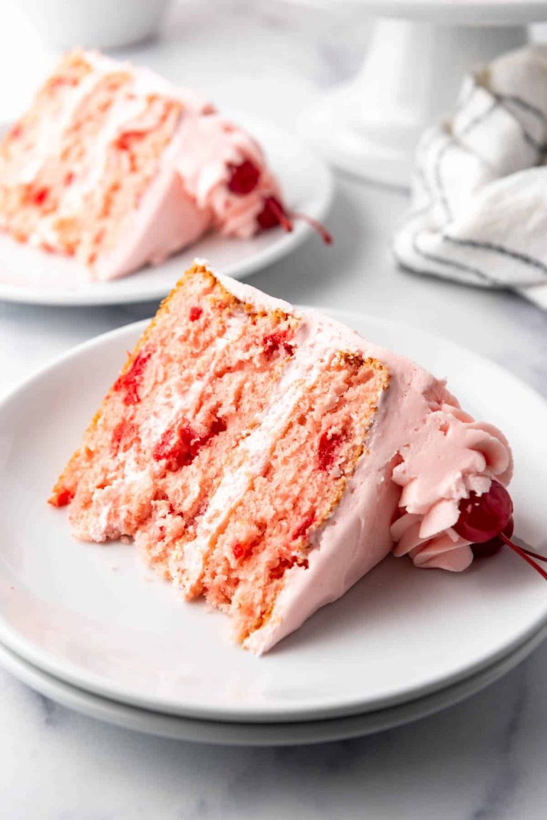 Gâteau Rétro aux Cerises Maraschino – Maison de Nash Eats